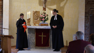 Enthüllung der gespendeten Pieta beim Jubiläumsgottesdienst