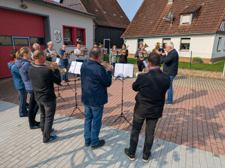 Der Posaunenchor spielt in Großengsee